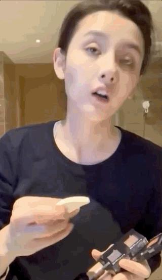 宋祖儿画猫眼妆,宋祖儿用口水画三角眼影