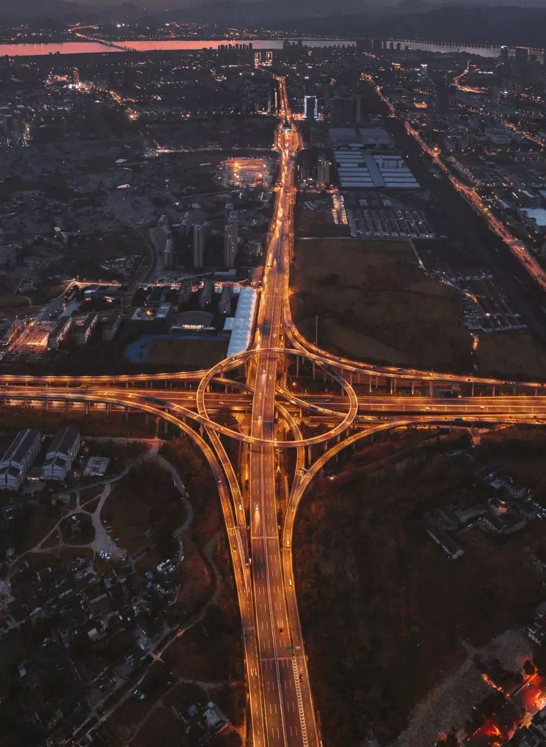 立交桥和高架桥哪个好用,交子立交桥