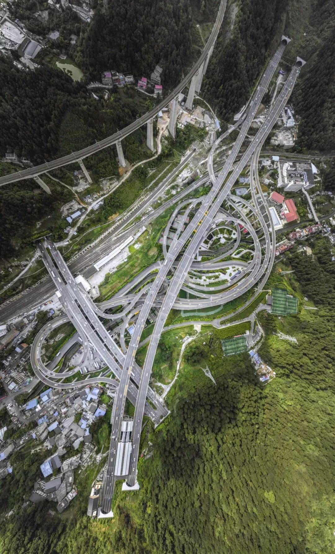 立交桥和高架桥哪个好用,交子立交桥