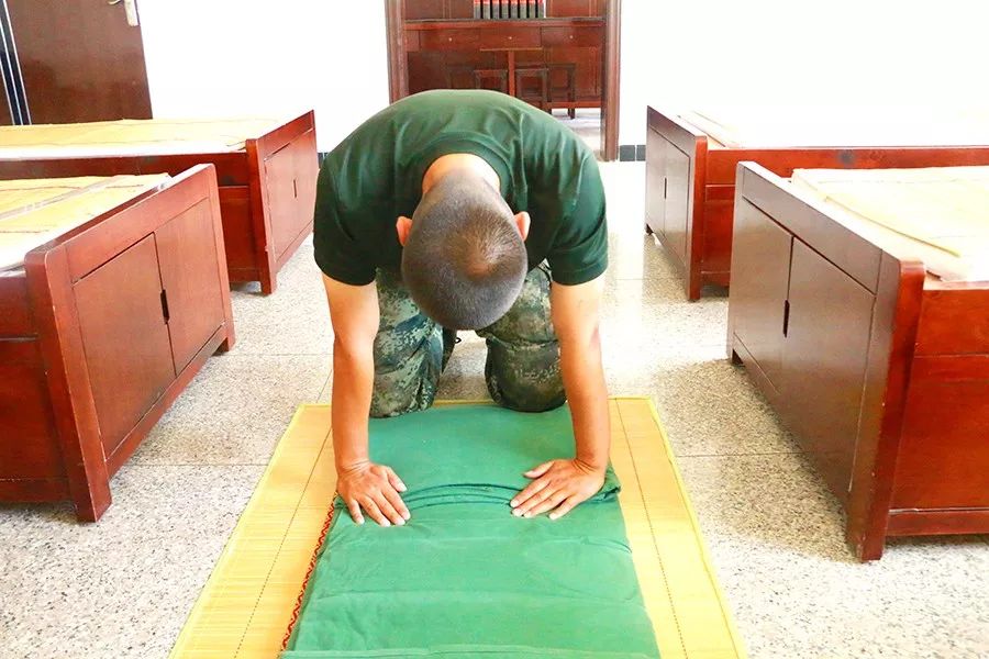 军被叠不好一定会被扔吗,军被是新的好叠还是旧的好叠