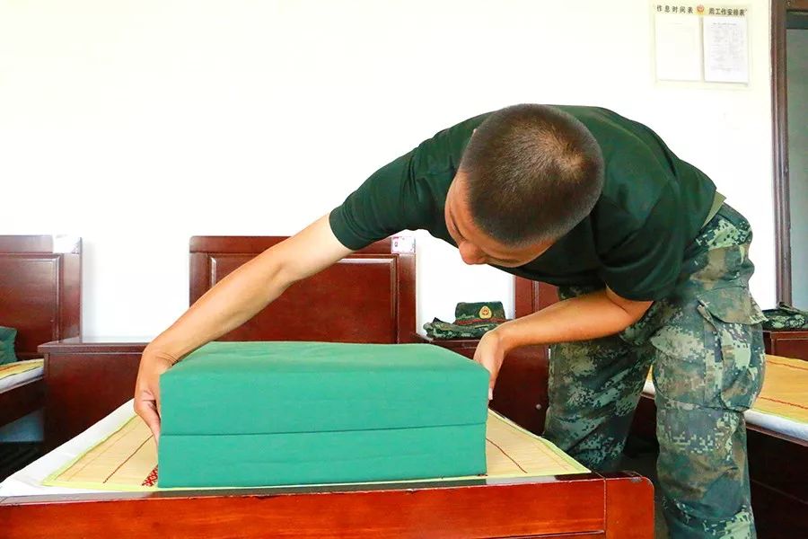 军被叠不好一定会被扔吗,军被是新的好叠还是旧的好叠