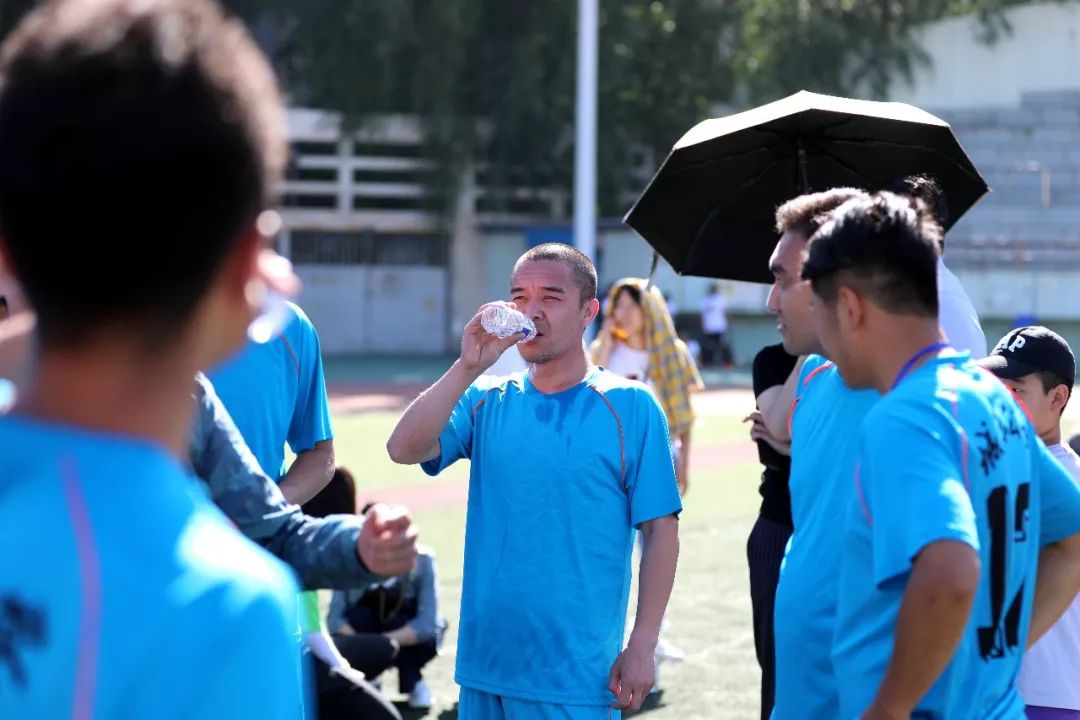 喜讯足球比赛冠军,喜报战报