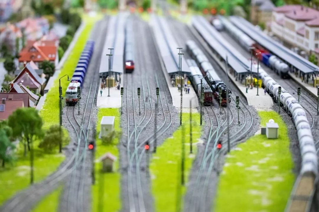 最新提醒中秋假期火车票明起开售,国庆节火车票周日开抢