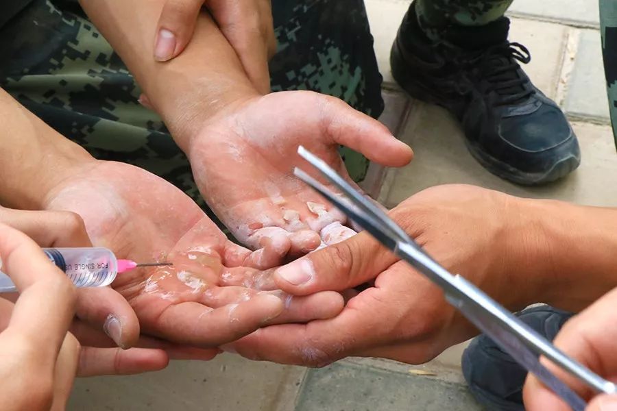 从这双手，带你走近一个有血性的特战队员