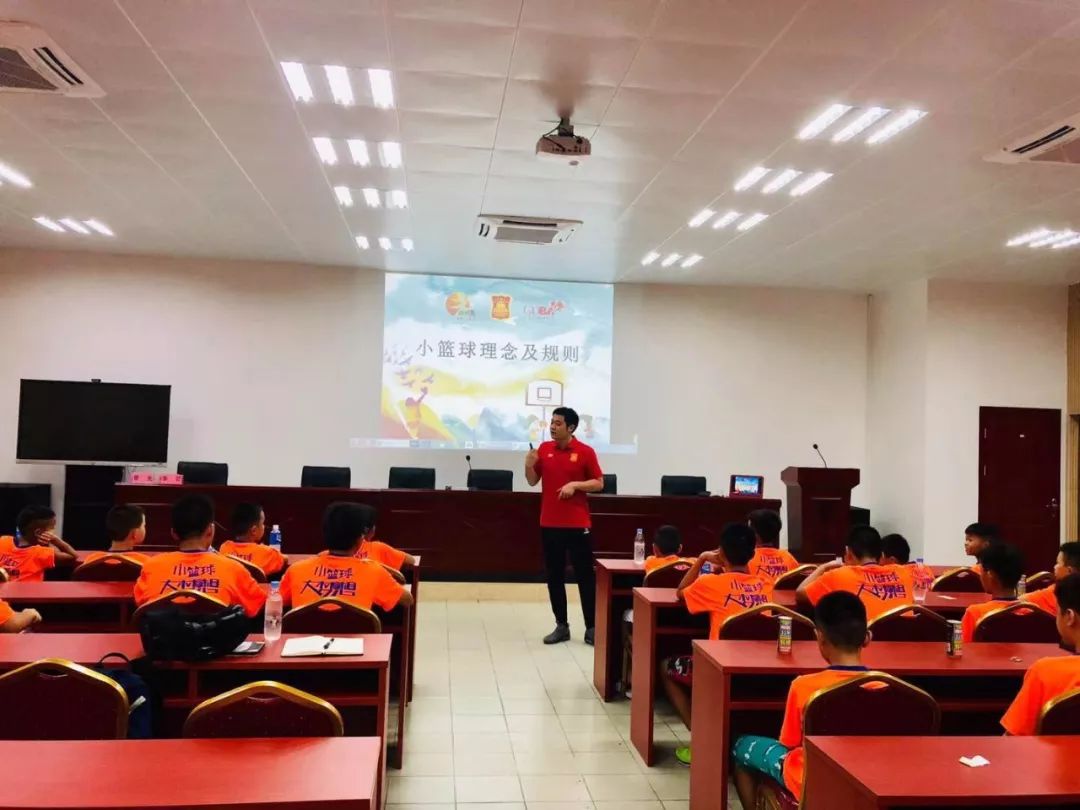 希望之花直播现场,u10-u14篮球训练行进间