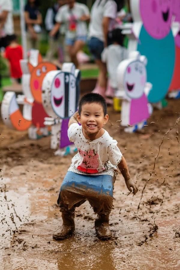 一周热图｜武磊任青少年足球公益大使；巨石强森空降北京杜莎蜡像馆；娜扎演绎最会穿衣女总裁