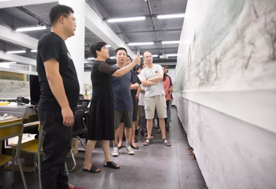 两岸书画作品展现场,中国画长卷手卷全国展