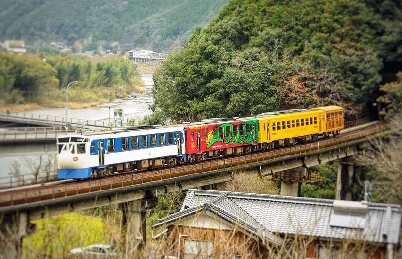 日本10条最好看电车线路,日本特急电车