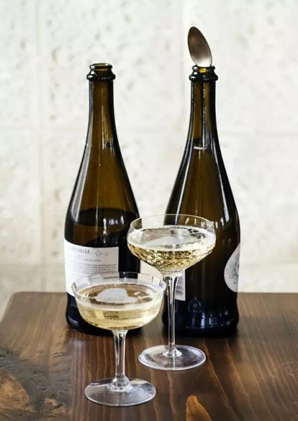 喝不完的香槟，如何保持气泡不流失？