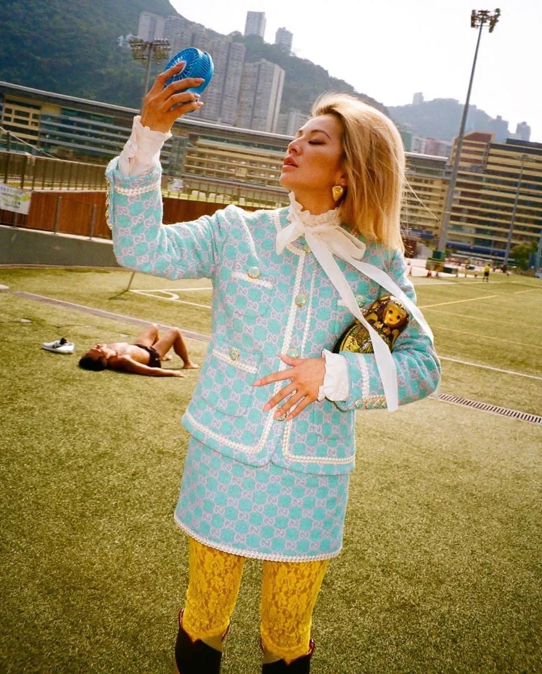 雎晓雯周冬雨吹泡泡,雎晓雯吹泡泡周冬雨