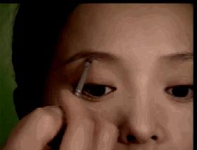 美人计|龙妈竟然用中国眼影化妆?等不及看外国代购来中国买买买了