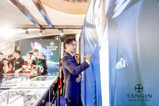 严屹宽冻龄男神,年轻时候的严屹宽究竟有多绝