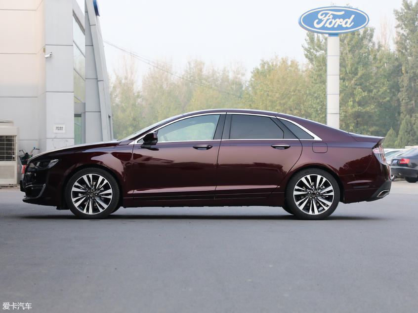 a4l对比林肯mkz,林肯mkz和奥迪a4l哪个档次高