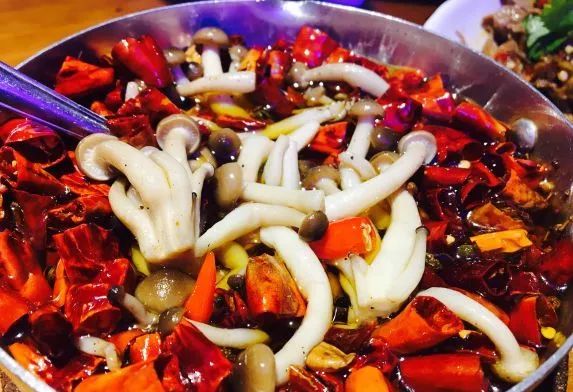 深藏在明发商业广场里的这些“罪恶”之源，大晚上的千万不要去！（上篇）