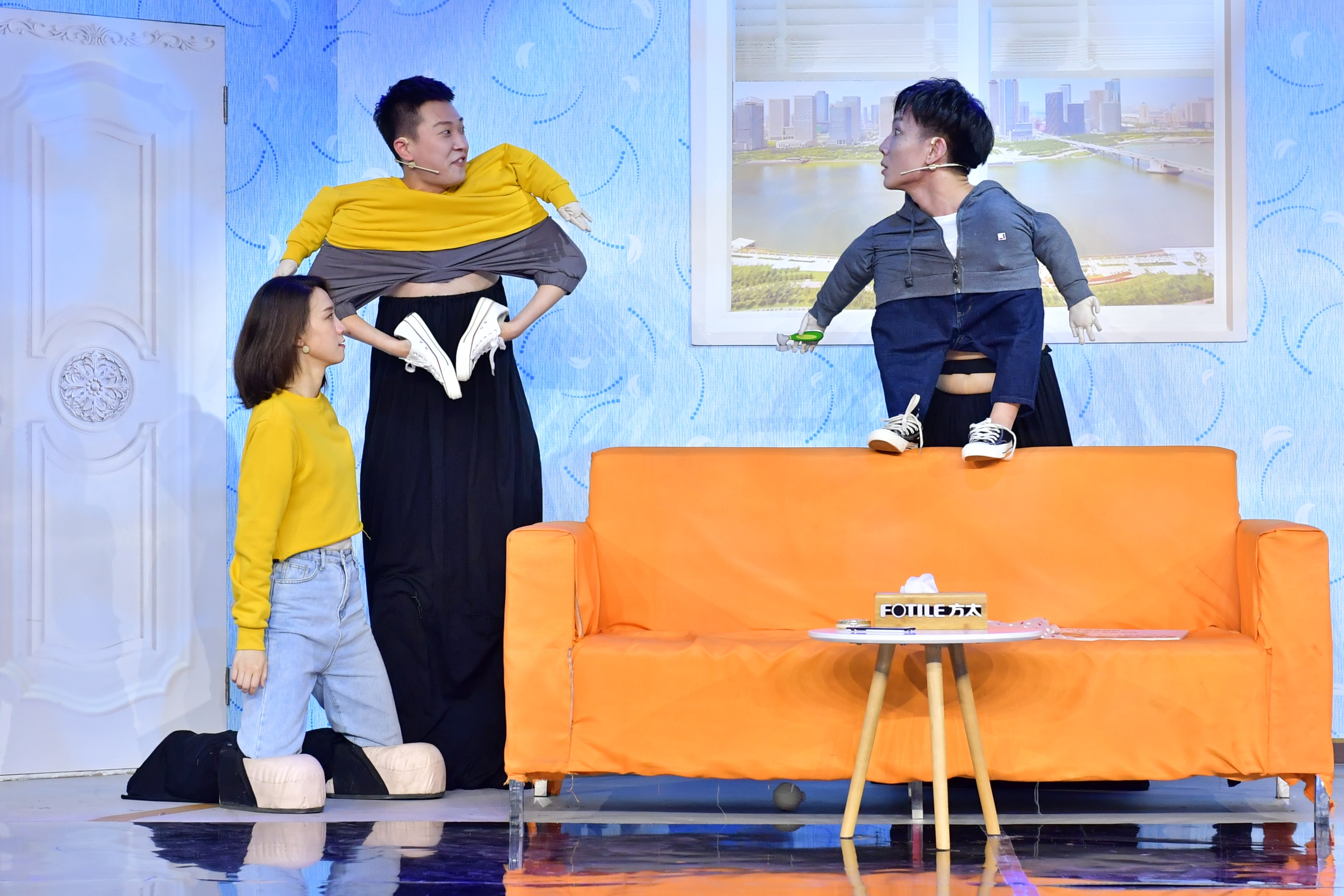 一人分饰多角”腹语相声演绎相亲大会铁岭艺术团重返笑傲舞台