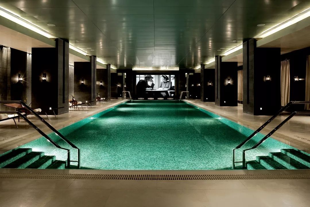 北京金融街丽思卡尔顿酒店携手“SAINTLALUNA”女装举办“云影·丝罗”早秋艺术高定发布