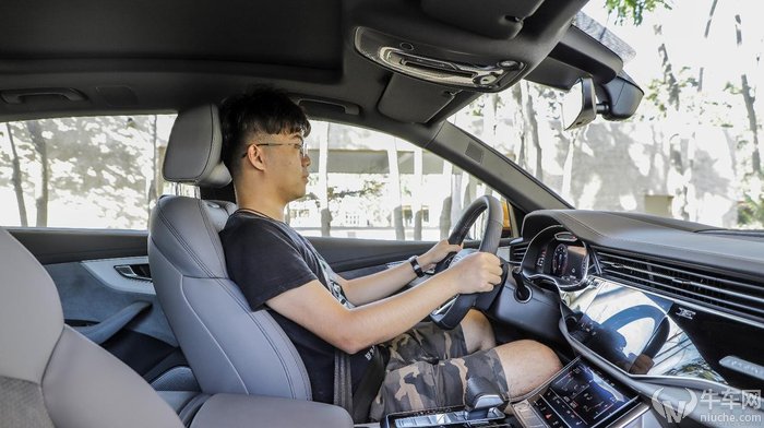 奥迪q855tfsi价格多少钱,颜值爆表车长五米抢先试驾奥迪q8