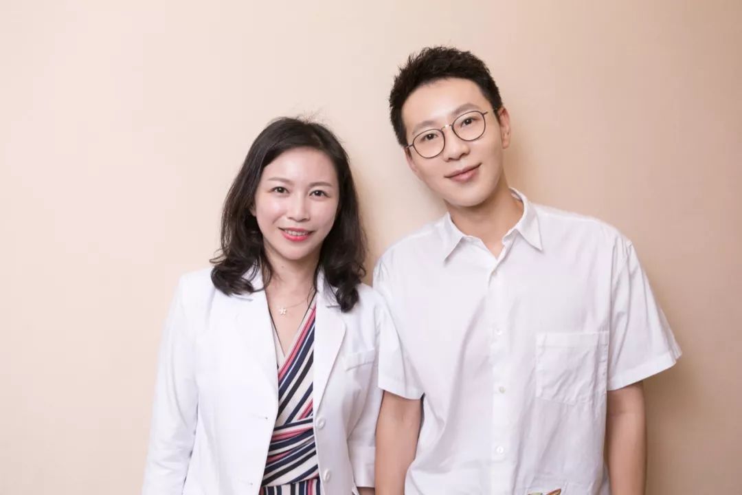 肌诊室·特别版|真人体验，医美素颜光vs明星微精华，改善皮肤哪家强？