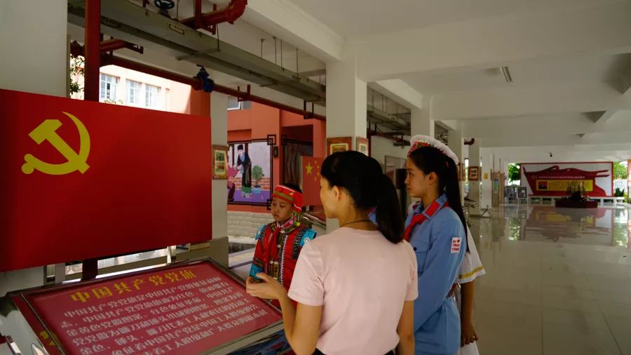 「壮丽70年•奋斗新时代」红色基因代代相传，宾川革命英烈红军小学开学第一课这样上