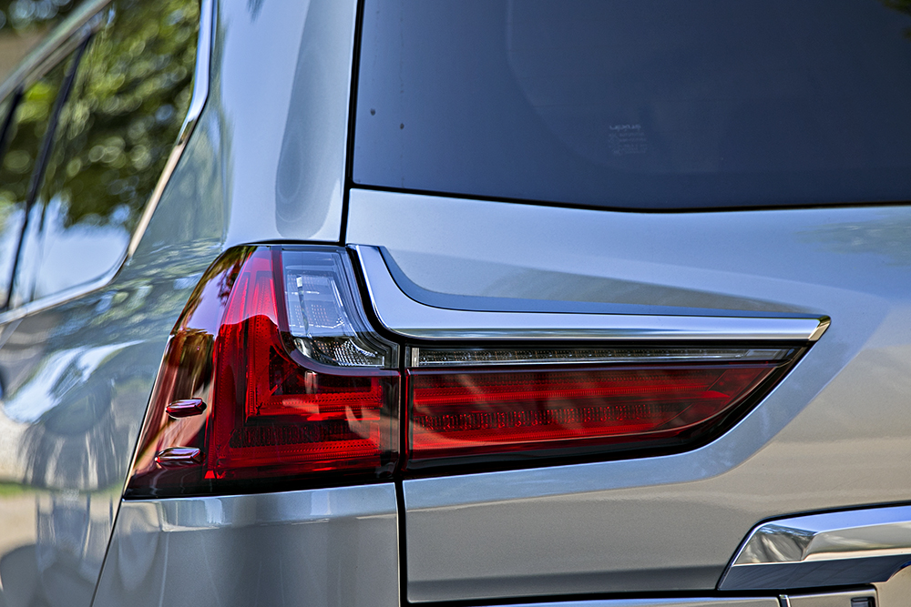 19款雷克萨斯lx570试驾巅峰版,雷克萨斯lx570黑曜巅峰限量版试驾