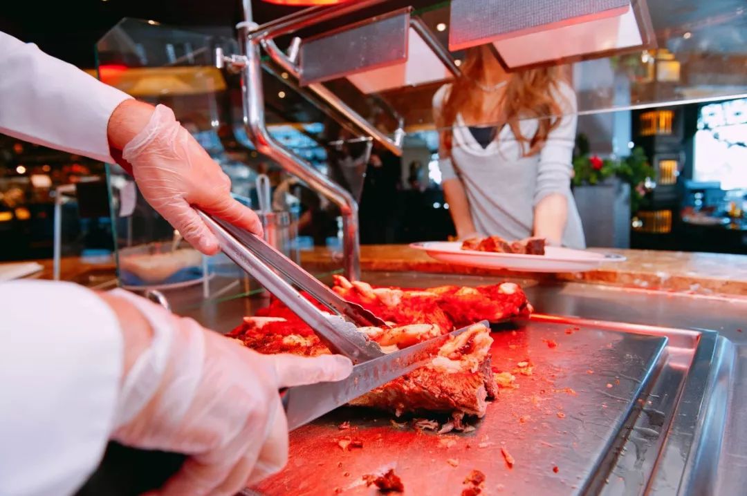 镶嵌47400颗水晶的楼梯花2千万登上这艘船的20万人都来打卡拍照