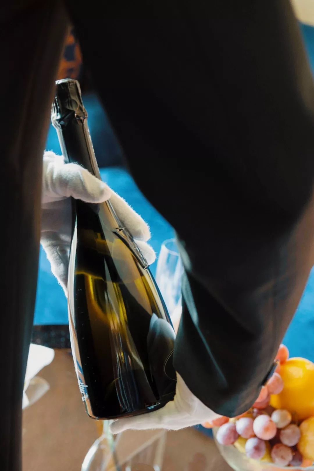 镶嵌47400颗水晶的楼梯花2千万登上这艘船的20万人都来打卡拍照