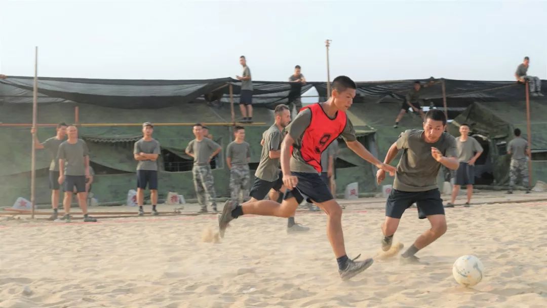 沙滩足球怎么踢,沙滩足球踢头