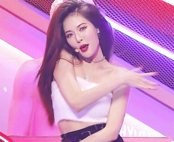 姐妹们进来学习表情管理,小姐姐的表情管理