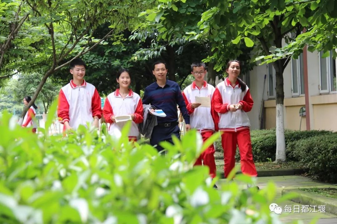 成都优秀教师名单公布,祝贺受表彰的优秀教师