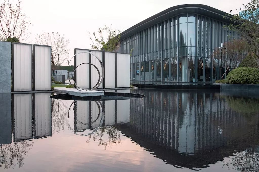 武汉，为何一鸣惊人？