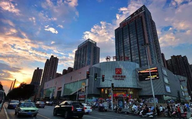 阿里20亿美金收购网易考拉;PRADA将关闭香港最大门店;盒马购物中心“盒马里”首家将落深圳|猫头鹰商业周报