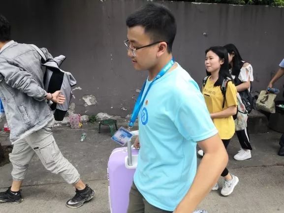 最美不过初相见不期而遇,最美不过初相见一路走好