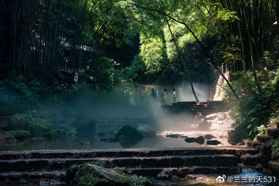 成都周边最好的玻璃栈道的景区,成都附近哪个景区有玻璃栈道