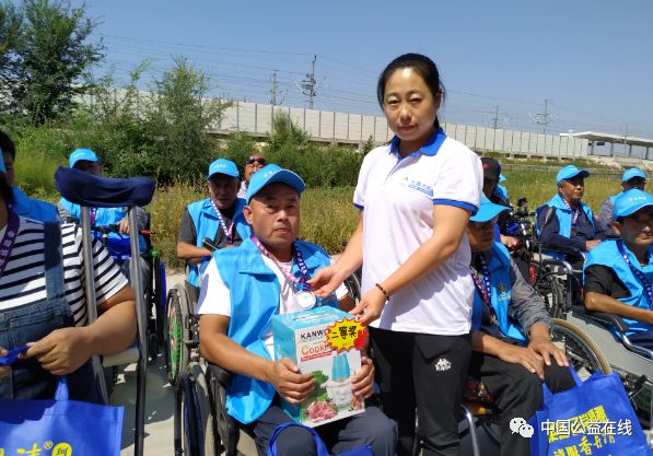 山西香丹清商贸有限公司携手忻州九康大药房慰问脊髓损伤残友