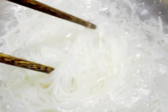 美好的米粉像少女的胸，但我们只能吃到硅胶？