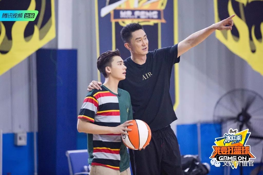 创星、捧星、毁星…揭“饭圈经济体“新玩法