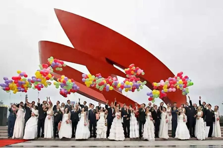 浪漫来袭完整视频,集体婚礼有多浪漫