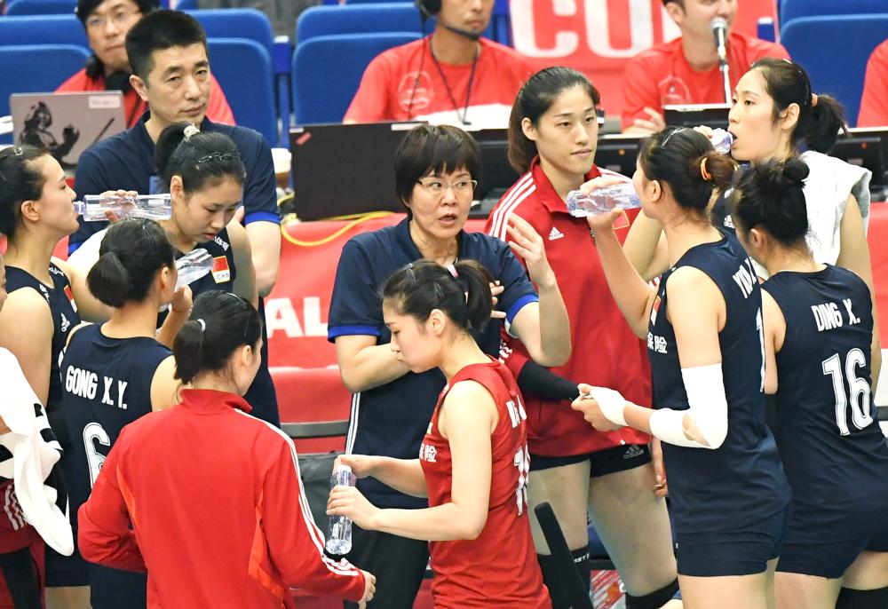 郎平带领中国女排夺了几个冠军,中国女排世界杯郎平赛后采访