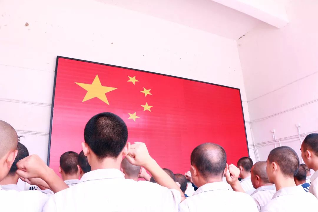 罪犯进监狱前的流程,犯人初到监狱首先要干什么