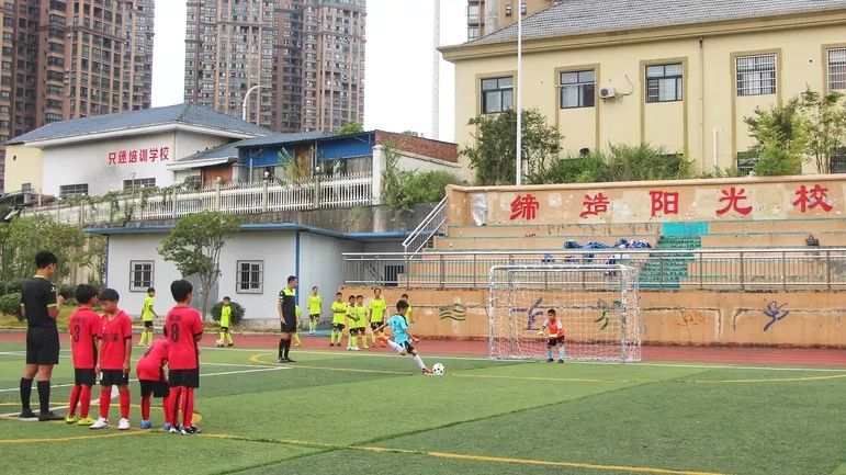 五人制足球比赛大连,怀化市小学生足球比赛视频