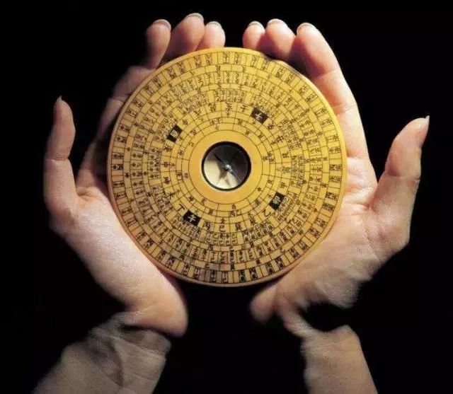 骗钱骗脸骗隐私的“AI算命”，了解一下？|睡前聊一会儿