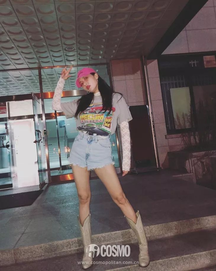 泫雅争议,泫雅掀短袖引起争议