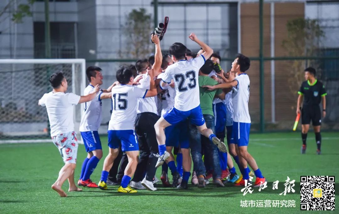 业余足球队点球大战,男子七人足球锦标赛进入点球大战