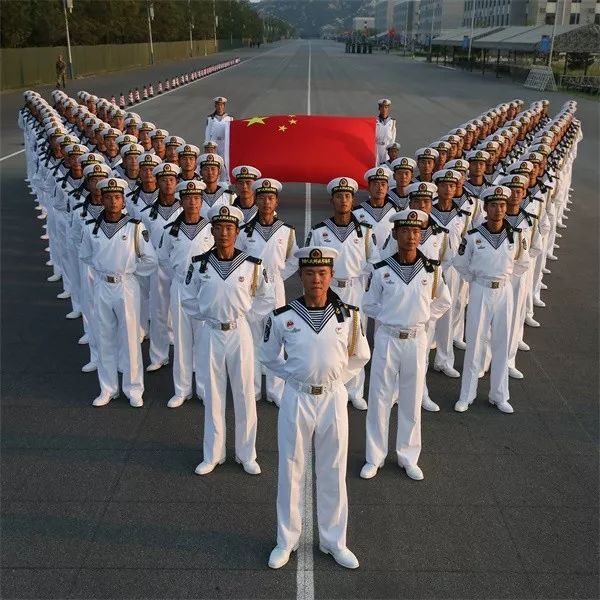 中国人民海军接受检阅视频完整版,海军检阅方队