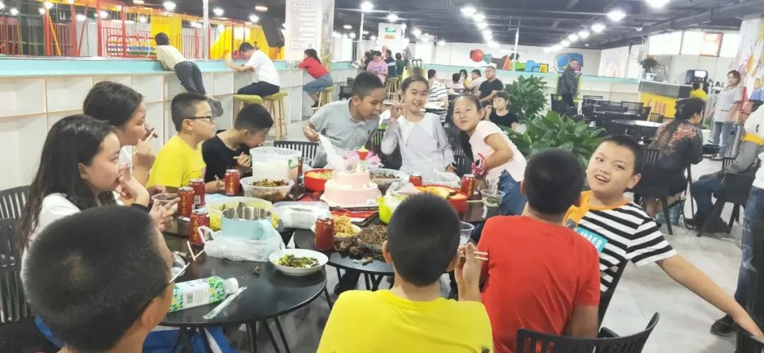 喀什蹦床乐园推荐,喀什鑫锐锋蹦床主题公园