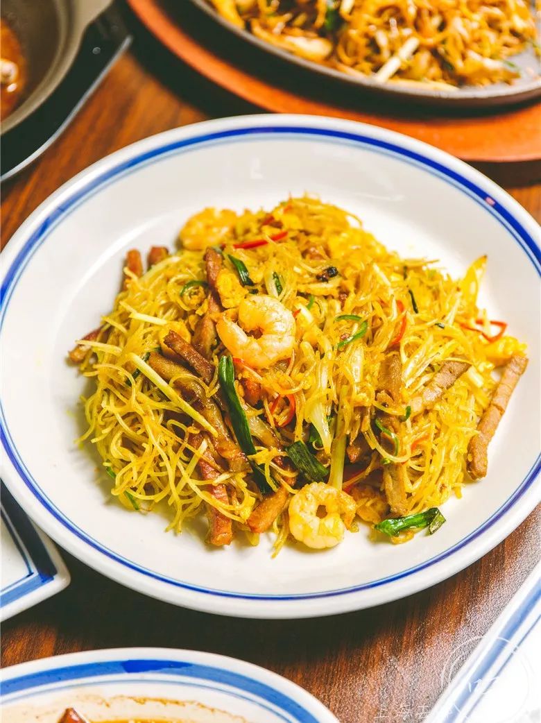 做了40年茶餐厅的兄弟俩，在人广又开了家「宝藏茶冰室」，刚开就爆了