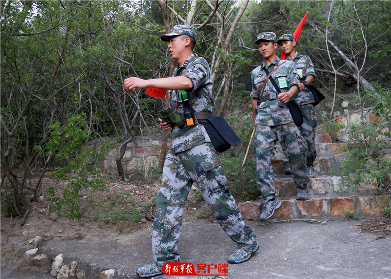 阅兵敬礼特写,智利阅兵中敬礼的女军官