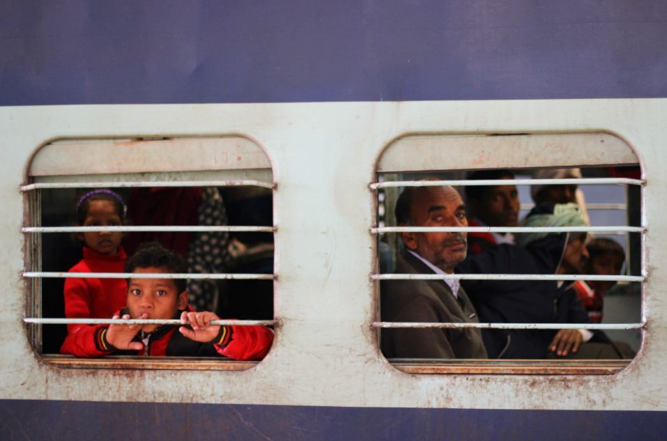 印度人真的挂在火车上吗？