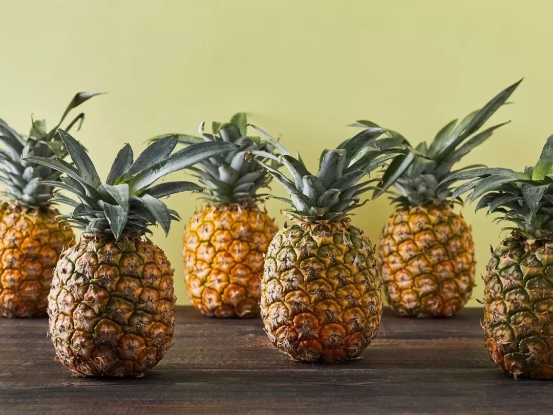 又香又甜的黄金凤梨，削了皮直接吃丨界界好物馆