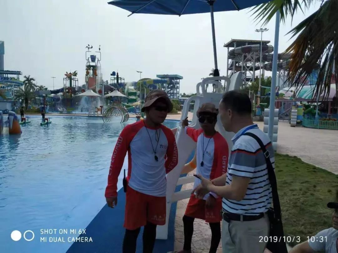 假日中一道靓丽的风景,假日里那个忙碌的身影